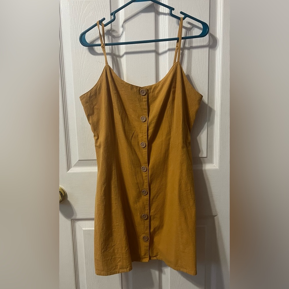 Cute sundress with open back!